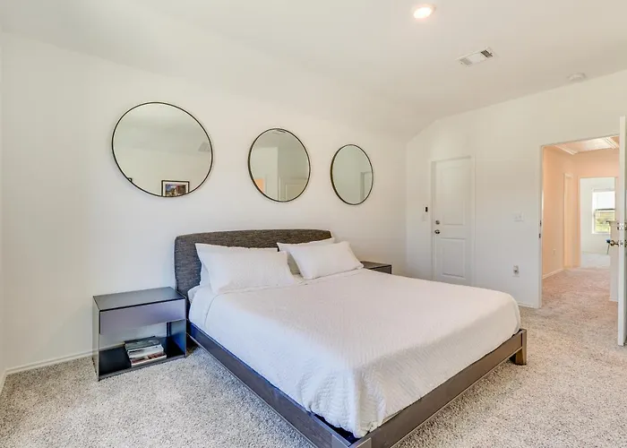 12 Mi To Dtwn Austin: Quiet Home W/ Patio & Yard