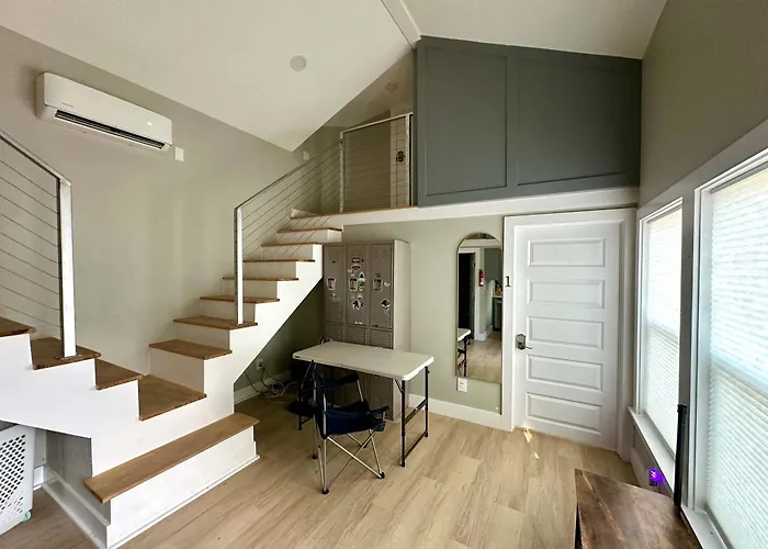 Tiny Private Room #3 In Shared 5Br House With Other Guests