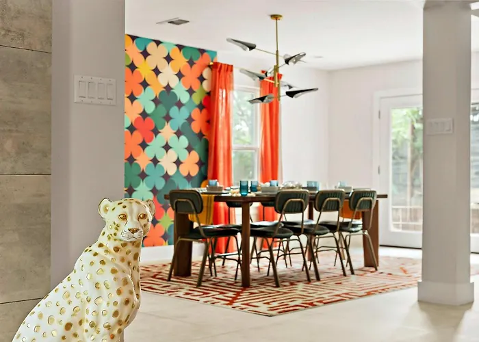 Desert Disco - 4BR Mid-Century Modern Design