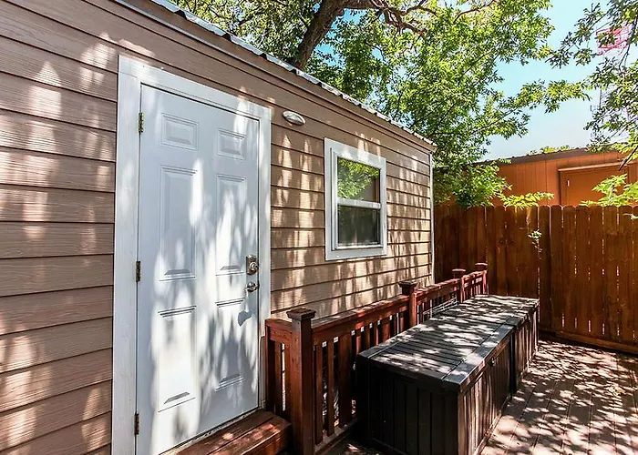 Tiny House Downtown In Walkable Location